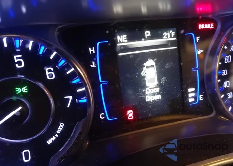 2017 Chrysler 200 Limited Platinum z USA, uszkodzony, nr VIN 1C3CCCAB4HN506830